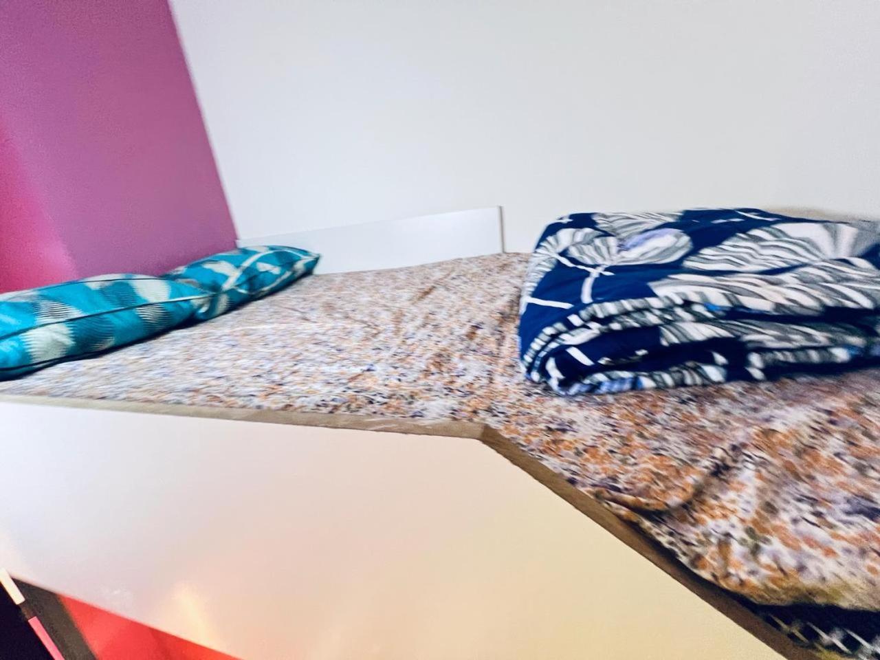 Апартаменты Moon Backpackers Burjman Exit 2, Family Partitions, Loft Partitions, Дубай Экстерьер фото