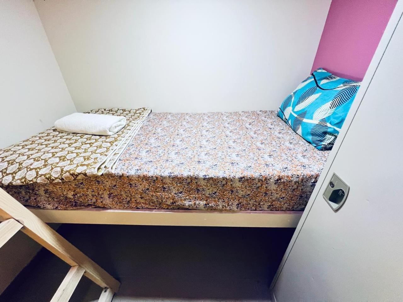 Апартаменты Moon Backpackers Burjman Exit 2, Family Partitions, Loft Partitions, Дубай Экстерьер фото